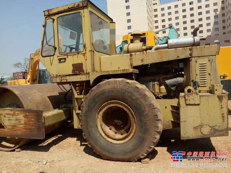 云南出售转让二手17800小时2005年洛阳路通LT14JC单钢轮压路机
