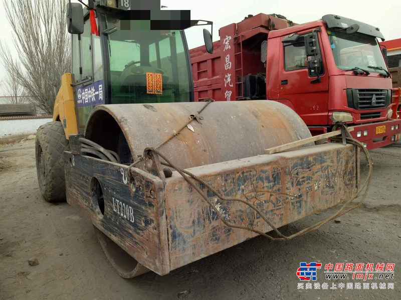 宁夏出售转让二手8000小时2013年洛阳路通LT220B单钢轮压路机