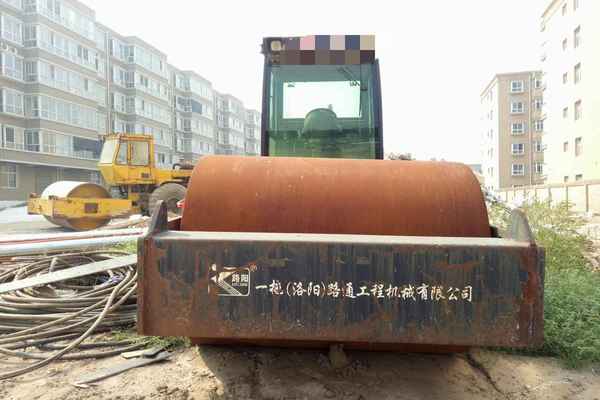 山西出售转让二手3000小时2009年洛阳路通LT218B单钢轮压路机