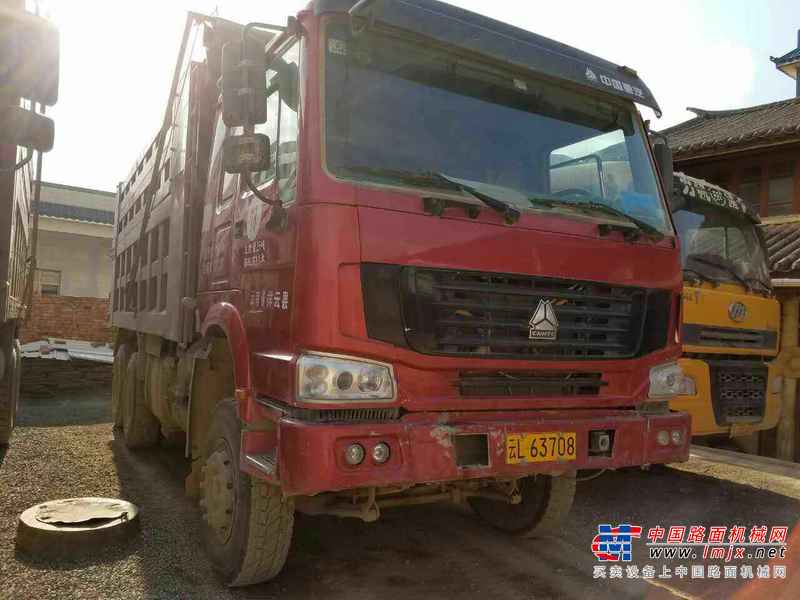 云南出售转让二手2010年中国重汽豪泺ZZ3317N3568W自卸车