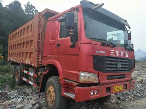 贵州出售转让二手2014年中国重汽豪沃ZZ3257N3847D1自卸车
