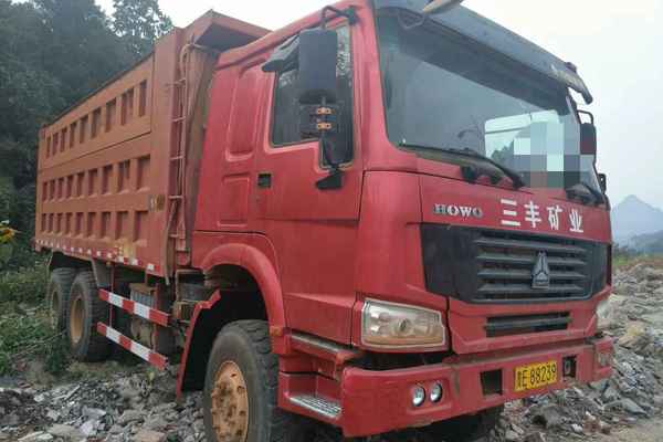 贵州出售转让二手2014年中国重汽豪沃ZZ3257N3847D1自卸车