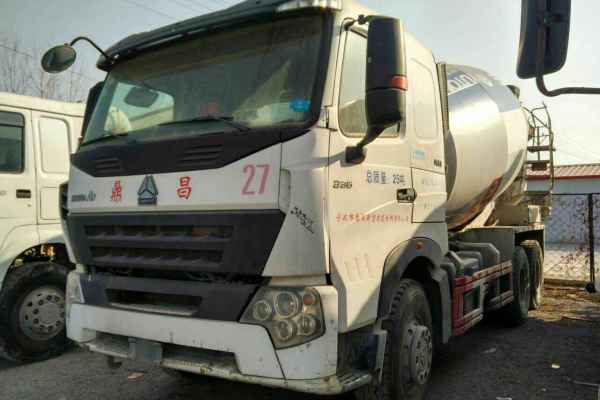 山东出售转让二手2012年中国重汽豪沃ZZ5257GJBN4047N1搅拌运输车