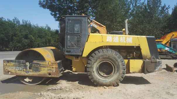 山西出售转让二手8000小时2006年洛阳路通LT620B单钢轮压路机