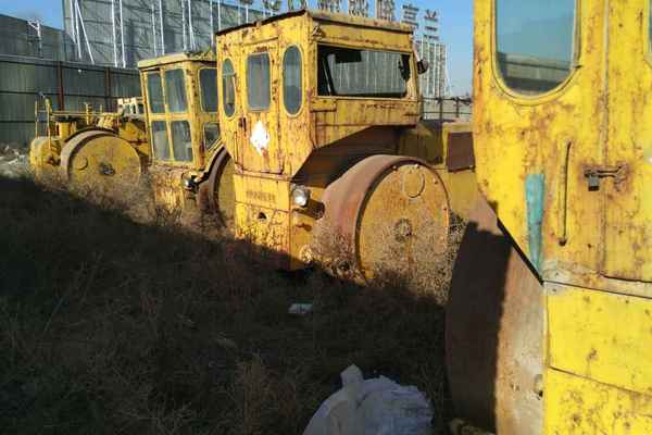 山西出售转让二手8000小时2003年洛建YZ16B三轮压路机