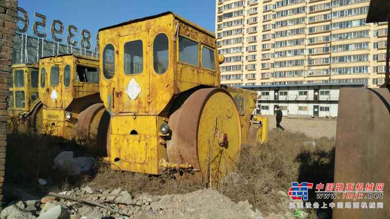 山西出售转让二手8000小时2003年洛建YZ16B三轮压路机
