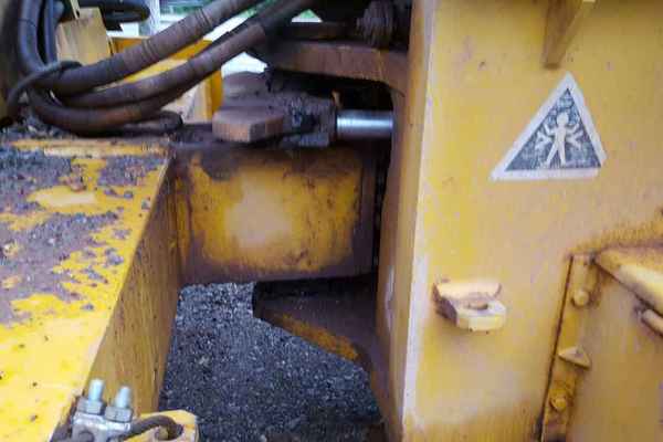 江西出售转让二手6000小时2003年洛建YZ20C轮胎压路机
