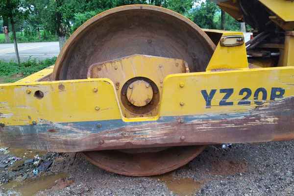 江西出售转让二手6000小时2003年洛建YZ20C轮胎压路机