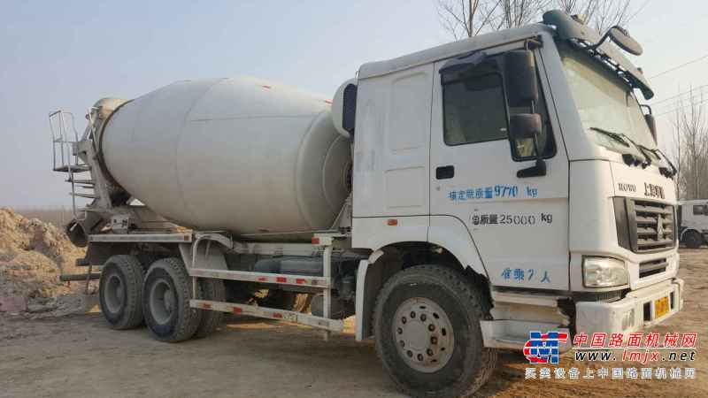 山东出售转让二手2012年中国重汽豪沃ZZ5257GJBN3848W搅拌运输车