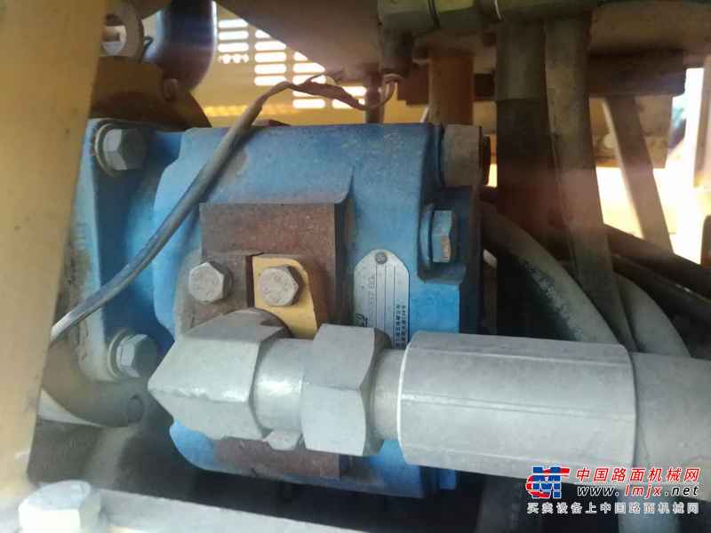 黑龙江出售转让二手10000小时2009年龙工LG520B单钢轮压路机