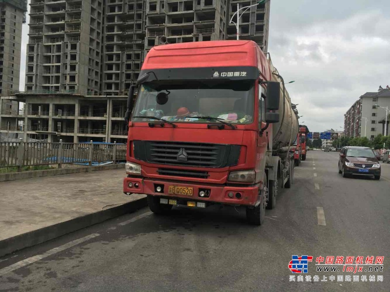 贵州出售转让二手2013年中国重汽豪沃ZZ5257GJBN3647N1搅拌运输车