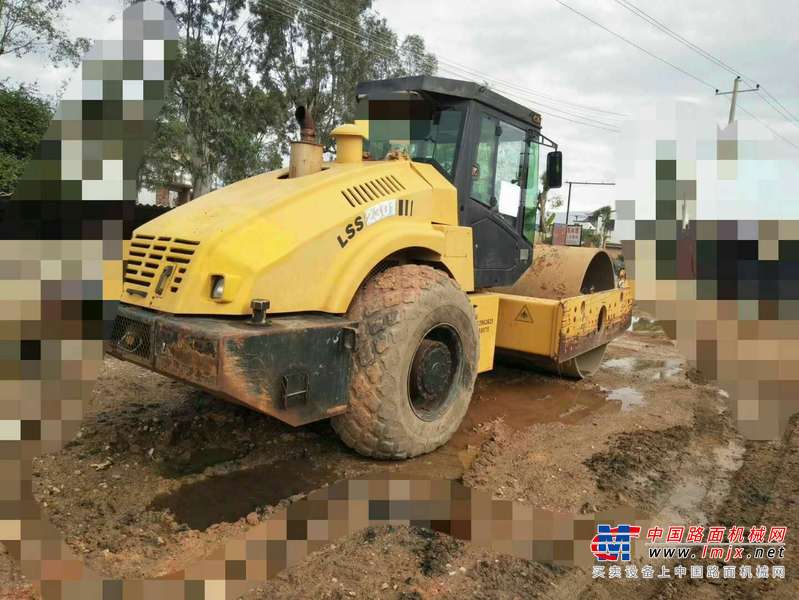 云南出售转让二手3986小时2013年洛建LSS2301单钢轮压路机