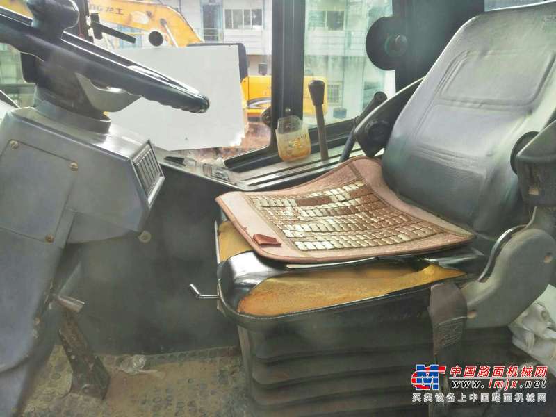 云南出售转让二手3986小时2013年洛建LSS2301单钢轮压路机