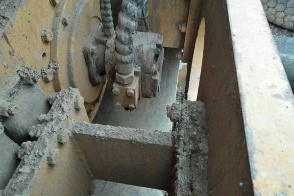云南出售转让二手3986小时2013年洛建LSS2301单钢轮压路机