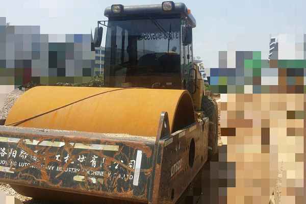 广西出售转让二手900小时2015年洛阳路通LT622S单钢轮压路机
