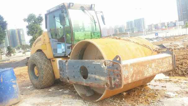 广西出售转让二手6000小时2006年洛建LSS220单钢轮压路机