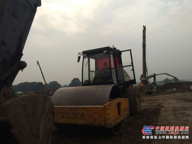 山西出售转让二手4500小时2009年厦工XG6204M单钢轮压路机