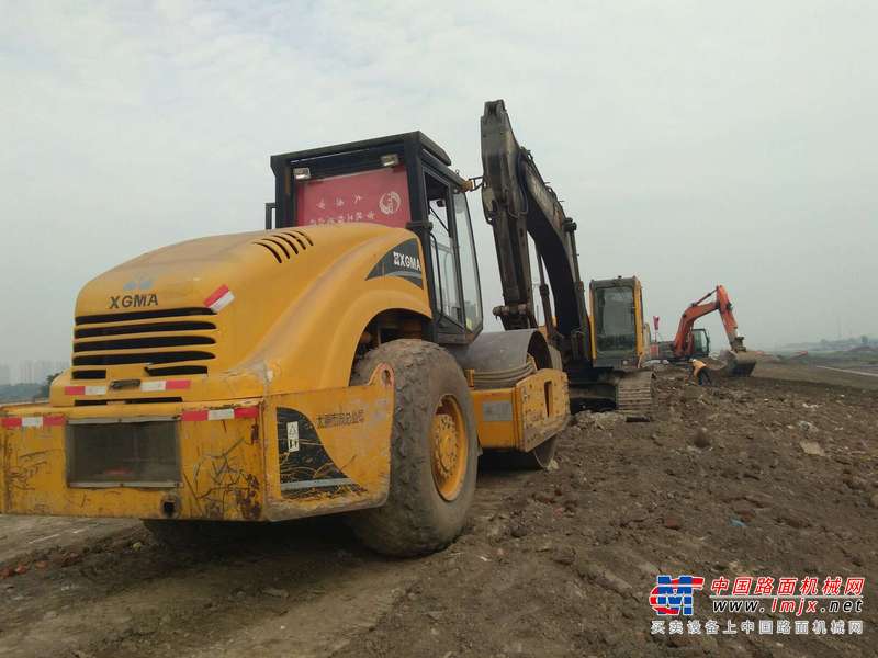 山西出售转让二手4500小时2009年厦工XG6204M单钢轮压路机