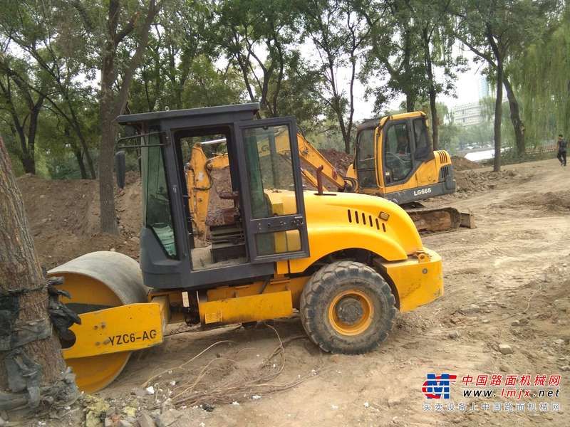 山西出售转让二手2500小时2016年洛建YZD单钢轮压路机