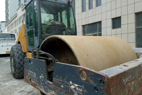 辽宁出售转让二手8000小时2009年洛阳路通LT220B单钢轮压路机
