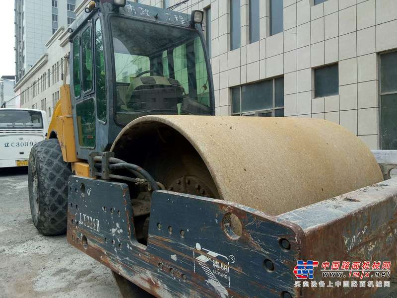 辽宁出售转让二手8000小时2009年洛阳路通LT220B单钢轮压路机