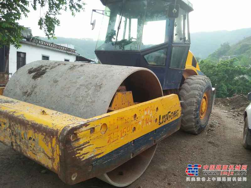 云南出售转让二手10000小时2005年柳工CLG620C单钢轮压路机