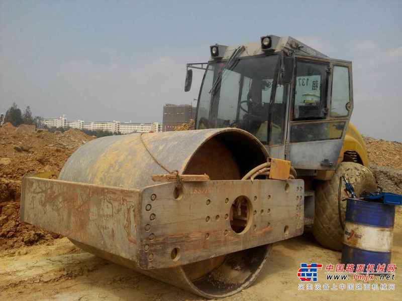 云南出售转让二手9800小时2008年洛建LSS220单钢轮压路机