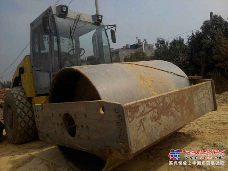 云南出售转让二手9800小时2008年洛建LSS220单钢轮压路机