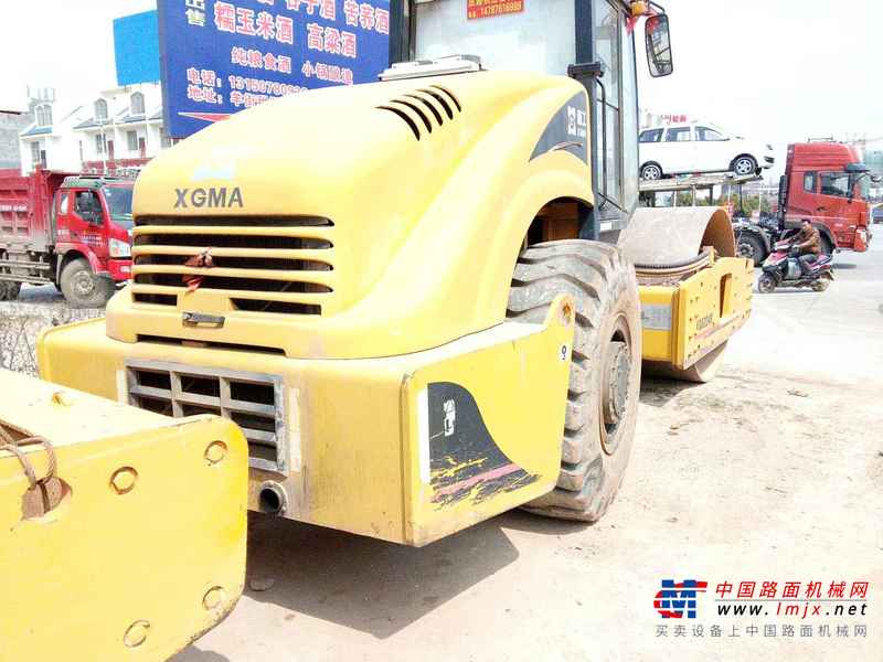 云南出售转让二手3000小时2010年厦工XG6224M单钢轮压路机