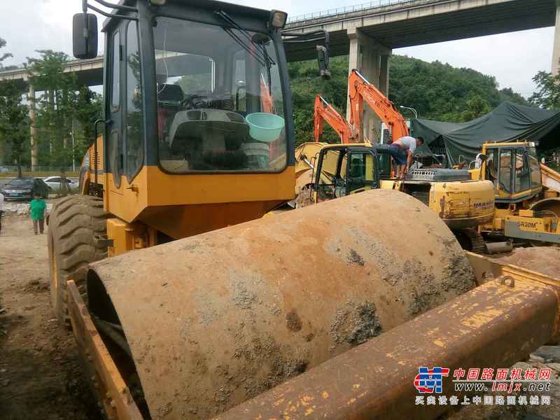 贵州出售转让二手6800小时2008年龙工LG520A单钢轮压路机
