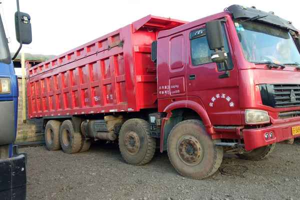 云南出售转让二手2009年中国重汽ZZ3317N3567C1自卸车