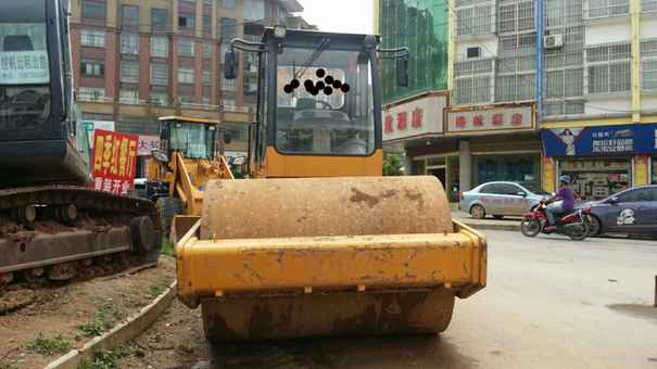 云南出售转让二手3700小时2009年龙工LG520B单钢轮压路机