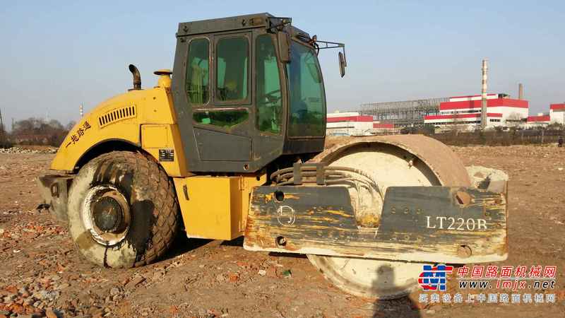 湖北出售转让二手7000小时2005年洛建YZ220单钢轮压路机