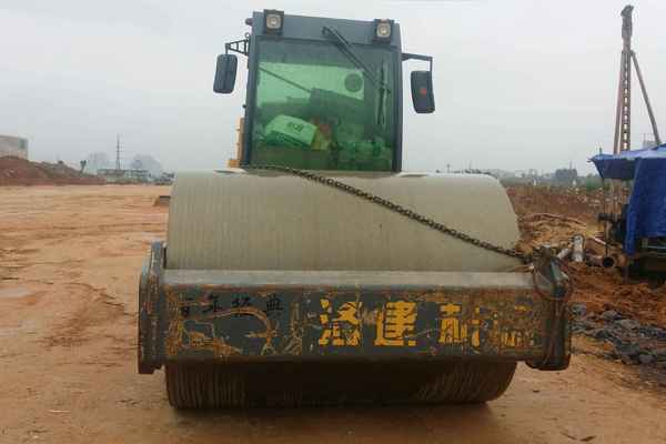 广西出售转让二手5000小时2009年洛建LSS2101单钢轮压路机