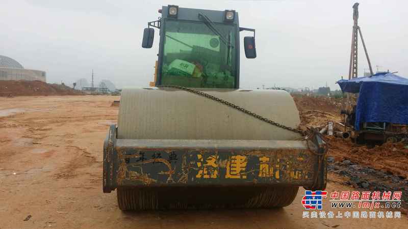 广西出售转让二手5000小时2009年洛建LSS2101单钢轮压路机
