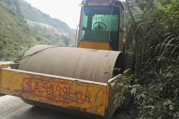 贵州出售转让二手10000小时2005年洛建ZY18单钢轮压路机