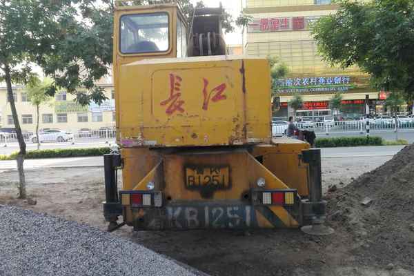 山西出售转让二手10000小时2004年长江YQ8C汽车起重机