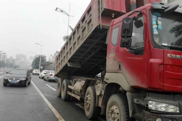 湖南出售转让二手2011年东风柳汽乘龙LZ3310PEF自卸车