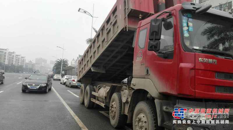 湖南出售转让二手2011年东风柳汽乘龙LZ3310PEF自卸车