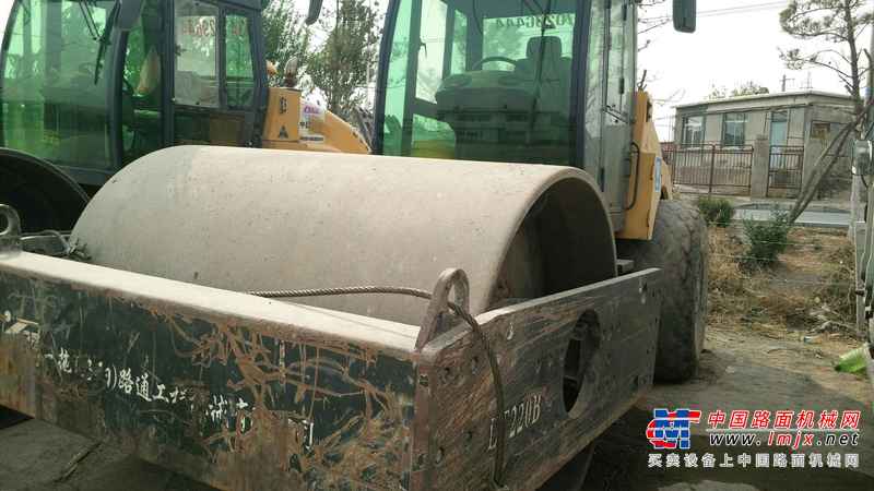 辽宁出售转让二手8000小时2007年洛阳路通LT220B单钢轮压路机