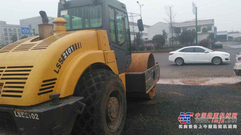 湖南出售转让二手6000小时2009年洛建LSS2101单钢轮压路机