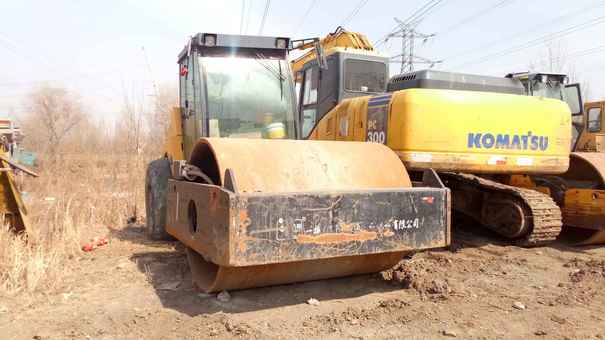 黑龙江出售转让二手8000小时2009年洛建LSS220单钢轮压路机