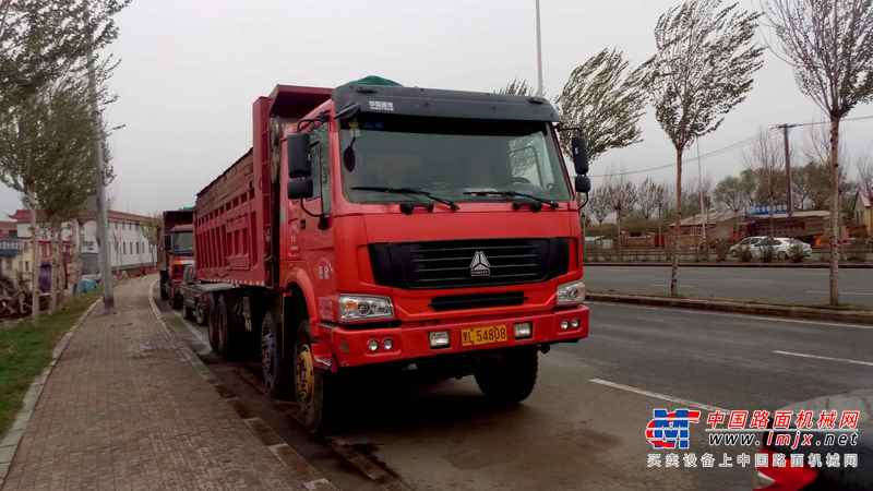 黑龙江出售转让二手2010年中国重汽浩瀚重卡ZZ3255N3846D1自卸车