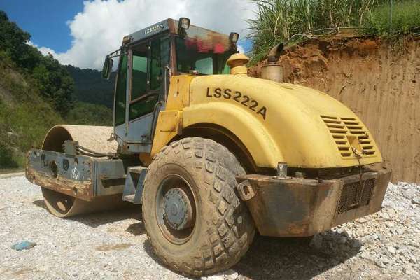云南出售转让二手4231小时2005年洛建LSS218A单钢轮压路机