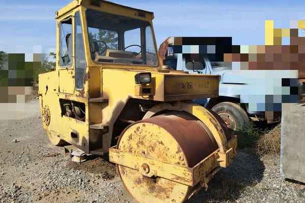 甘肃出售转让二手10000小时2005年洛建2Y8X10B双钢轮压路机