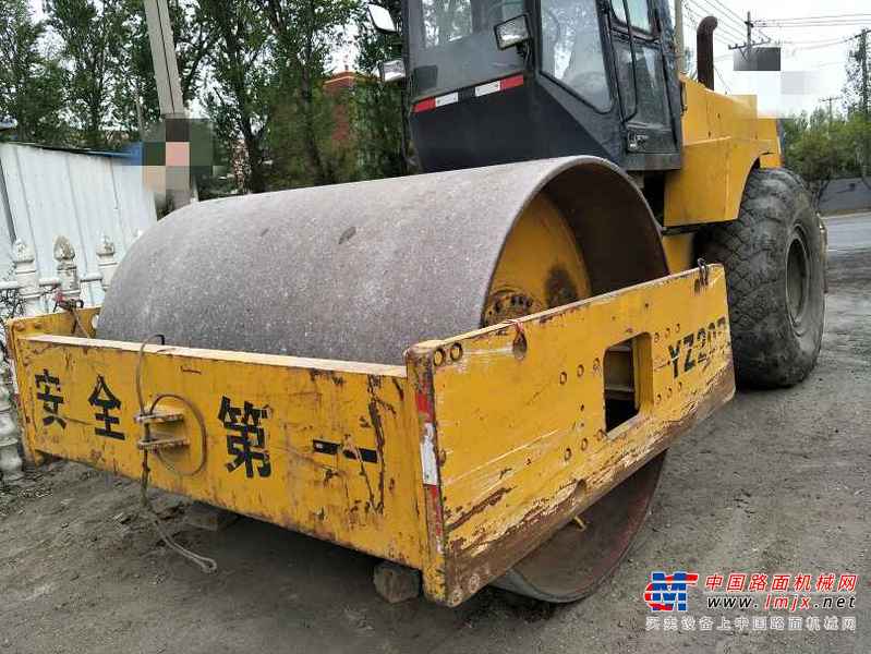 辽宁出售转让二手5000小时2007年洛阳路通YZ18F单钢轮压路机