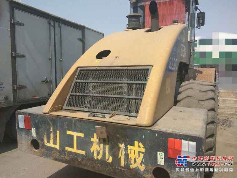 辽宁出售转让二手3800小时2011年山工SEM8220单钢轮压路机