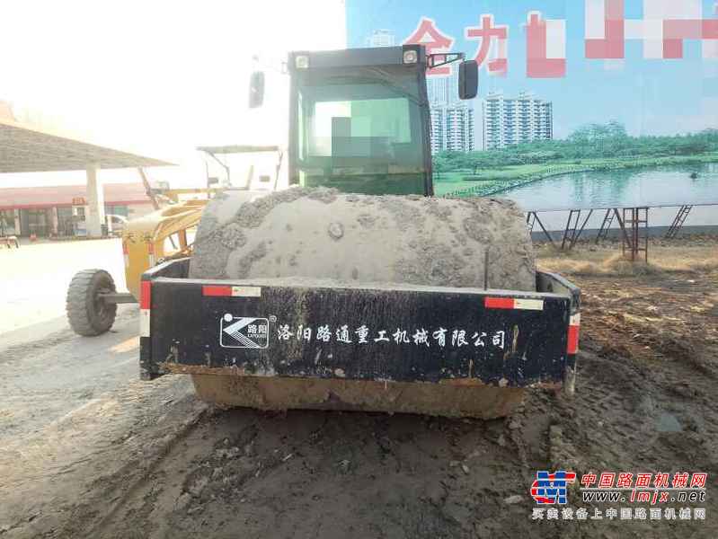 河南出售转让二手5900小时2006年洛阳路通LT220B单钢轮压路机