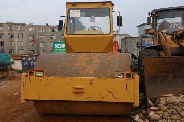 云南出售转让二手12000小时2003年洛建YZ14B单钢轮压路机