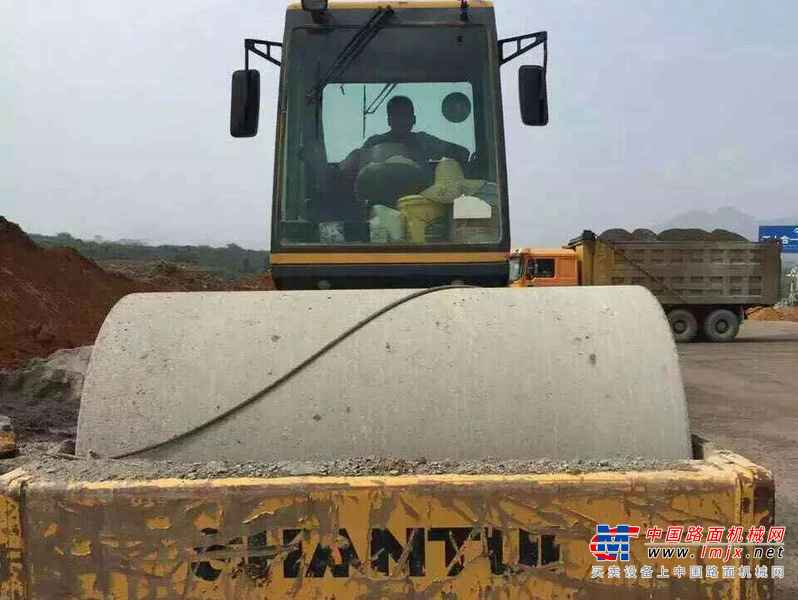 贵州出售转让二手6700小时2010年山推SR22M单钢轮压路机